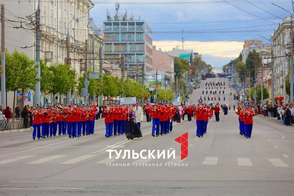 В центре Тулы в День города прозвучали "Фанфары Тульского кремля" В центре Тулы в День города прозвучали "Фанфары Тульского кремля"
