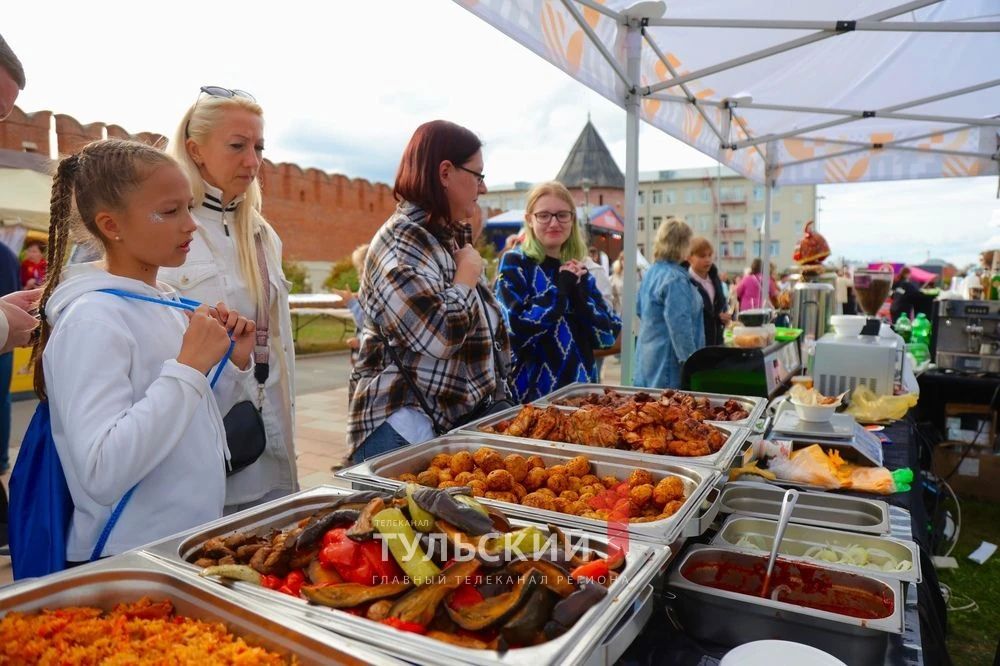 Чем кормили туляков на Казанской набережной в День города? Чем кормили туляков на Казанской набережной в День города?