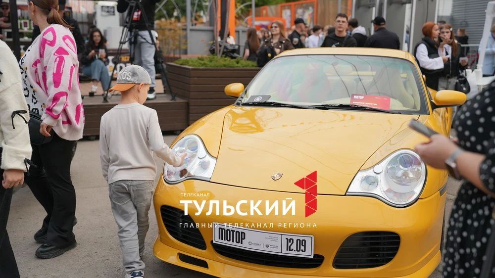 В День города тулякам показали Ferrari и Lamborghini В День города тулякам показали Ferrari и Lamborghini