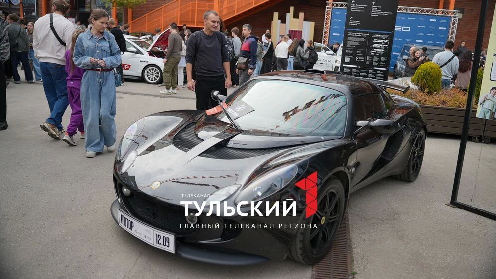 В День города тулякам показали Ferrari и Lamborghini В День города тулякам показали Ferrari и Lamborghini