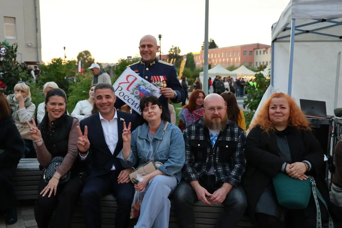 Алексей Эрк поприветствовал гостей и участников фестиваля «Джазпорт» Алексей Эрк поприветствовал гостей и участников фестиваля «Джазпорт»