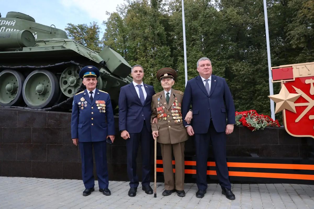 В Туле состоялось открытие мемориала «Наша сила в единстве» В Туле состоялось открытие мемориала «Наша сила в единстве»
