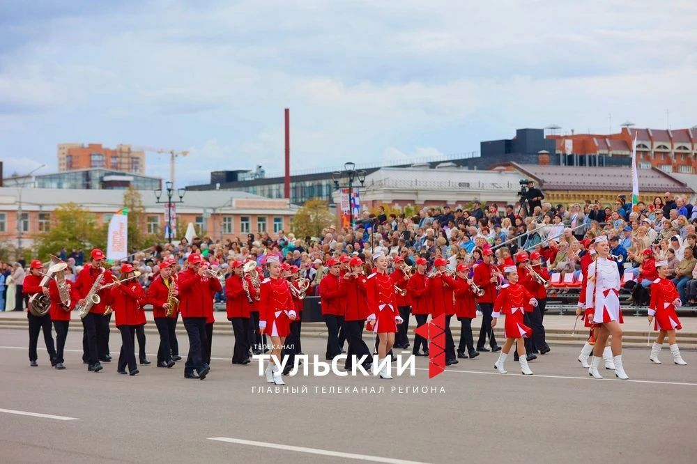 В центре Тулы в День города прозвучали "Фанфары Тульского кремля" В центре Тулы в День города прозвучали "Фанфары Тульского кремля"
