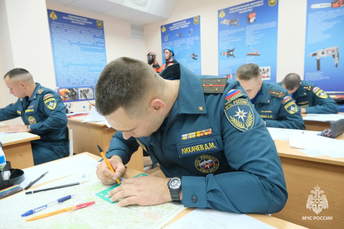 Сила характера, точность решений, готовность спасать: в Тульской области определили лучших офицеров-спасателей России Сила характера, точность решений, готовность спасать: в Тульской области определили лучших офицеров-спасателей России