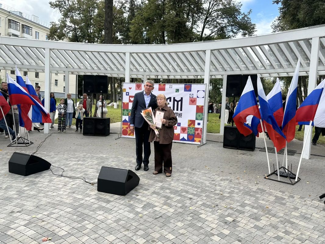 Дмитрий Миляев: В Новомосковске вручил региональные награды жителям, которые вносят свой вклад в развитие родного города и Тульской области Дмитрий Миляев: В Новомосковске вручил региональные награды жителям, которые вносят свой вклад в развитие родного города и Тульской области