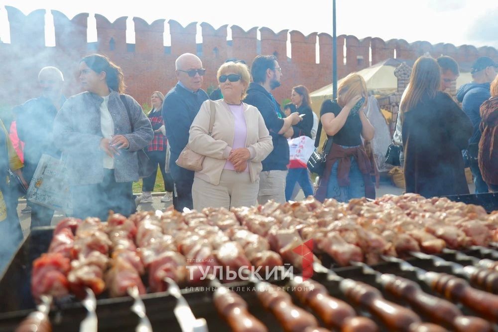 Чем кормили туляков на Казанской набережной в День города? Чем кормили туляков на Казанской набережной в День города?