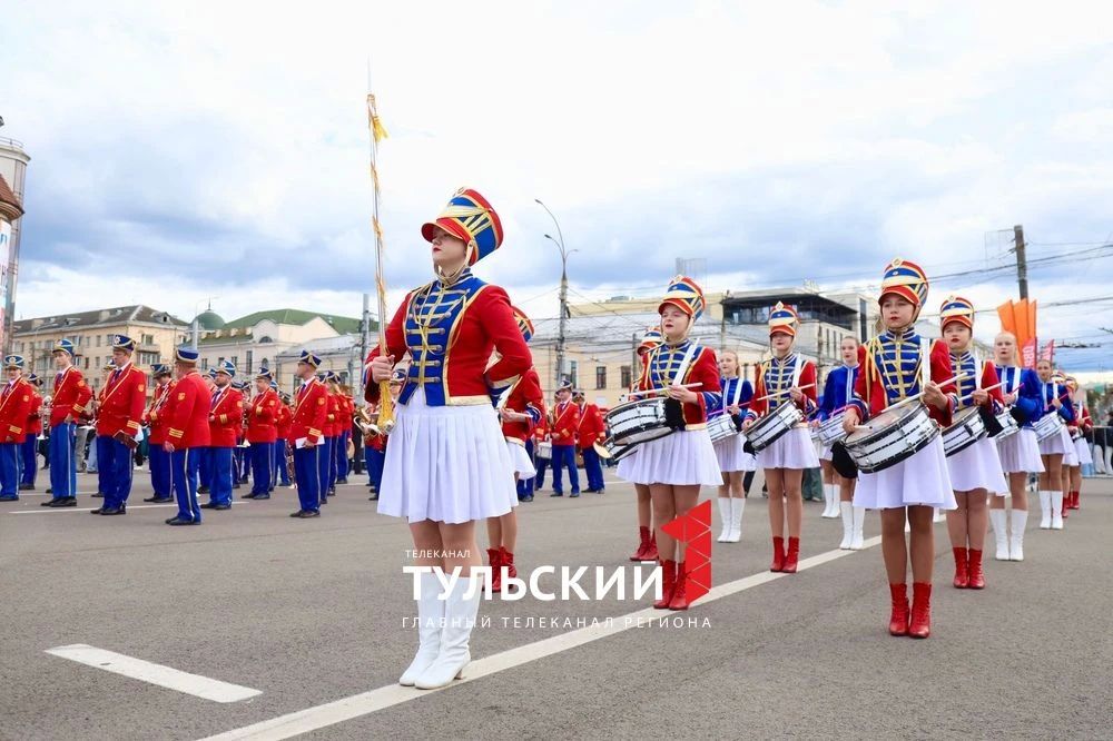 В центре Тулы в День города прозвучали "Фанфары Тульского кремля" В центре Тулы в День города прозвучали "Фанфары Тульского кремля"