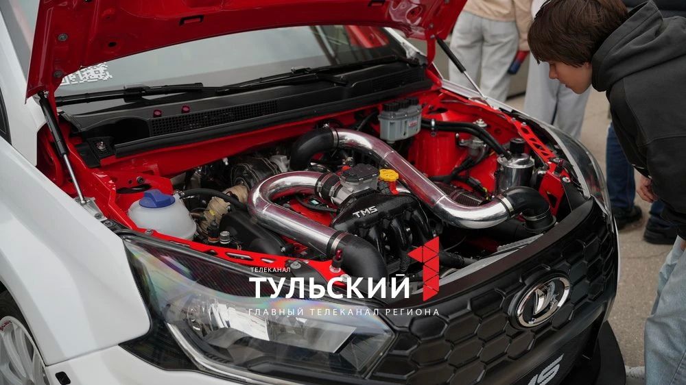 В День города тулякам показали Ferrari и Lamborghini В День города тулякам показали Ferrari и Lamborghini