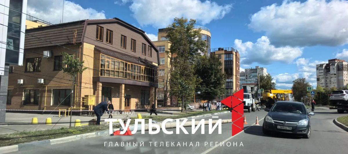 В центре Тулы из-за упавших столбов перекрыли движение В центре Тулы из-за упавших столбов перекрыли движение