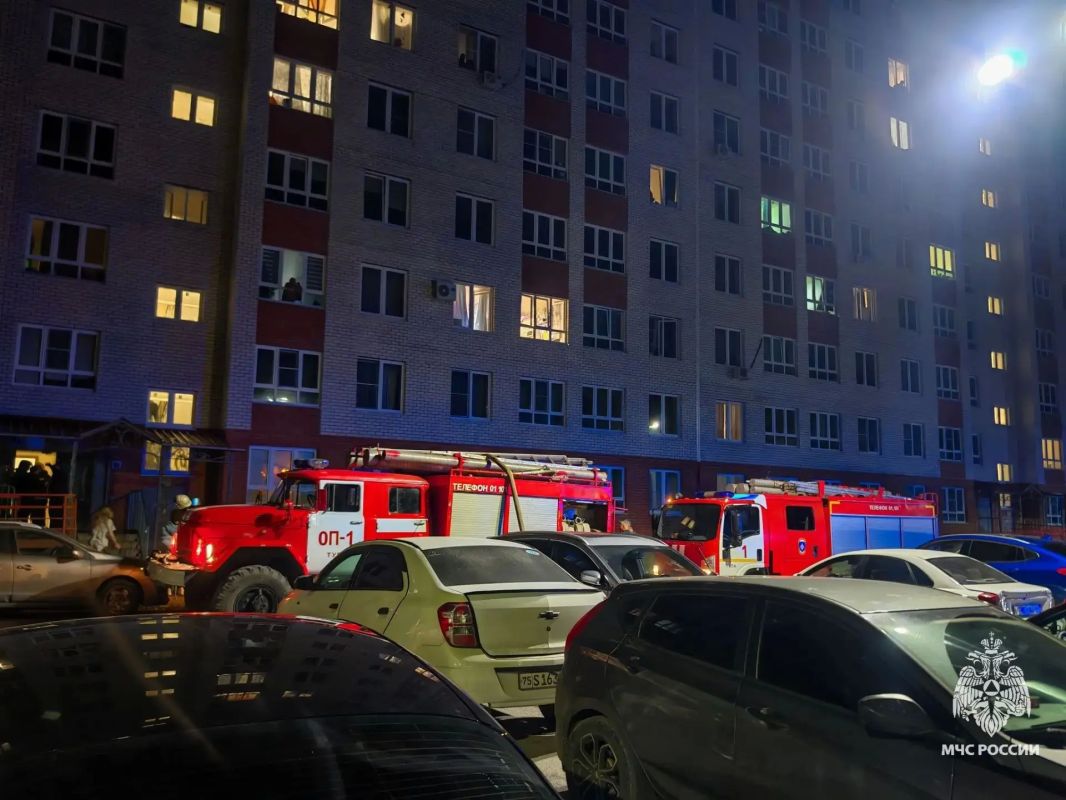 Тульские пожарные спасли 23 жителей девятиэтажки Тульские пожарные спасли 23 жителей девятиэтажки