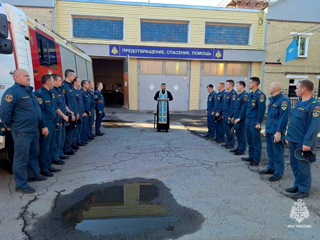 По всей Тульской области спасатели приняли участие в благодарственных молебнах в честь иконы Божией Матери «Неопалимая Купина» По всей Тульской области спасатели приняли участие в благодарственных молебнах в честь иконы Божией Матери «Неопалимая Купина»