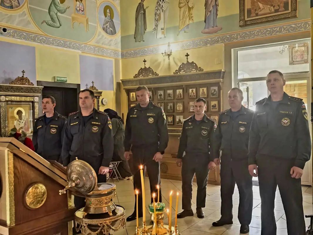 По всей Тульской области спасатели приняли участие в благодарственных молебнах в честь иконы Божией Матери «Неопалимая Купина» По всей Тульской области спасатели приняли участие в благодарственных молебнах в честь иконы Божией Матери «Неопалимая Купина»