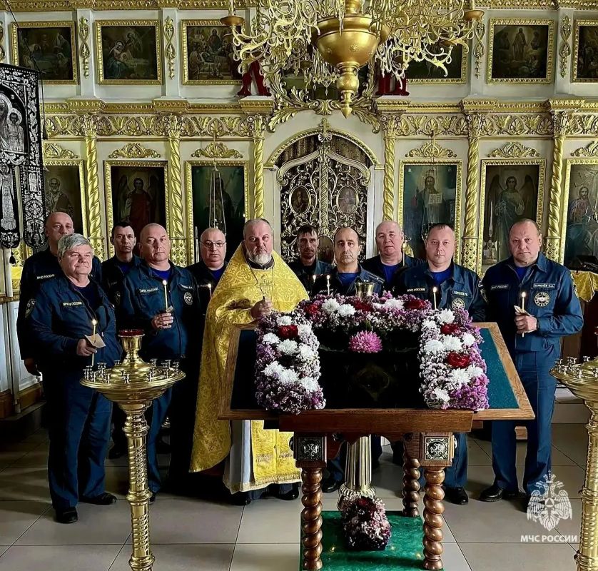 По всей Тульской области спасатели приняли участие в благодарственных молебнах в честь иконы Божией Матери «Неопалимая Купина» По всей Тульской области спасатели приняли участие в благодарственных молебнах в честь иконы Божией Матери «Неопалимая Купина»