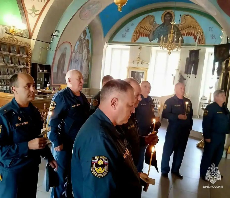 По всей Тульской области спасатели приняли участие в благодарственных молебнах в честь иконы Божией Матери «Неопалимая Купина» По всей Тульской области спасатели приняли участие в благодарственных молебнах в честь иконы Божией Матери «Неопалимая Купина»