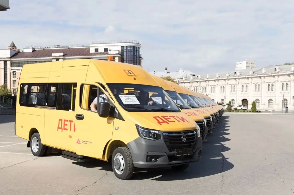 Дмитрий Миляев: Школьный автопарк региона стал больше на 12 автобусов Дмитрий Миляев: Школьный автопарк региона стал больше на 12 автобусов