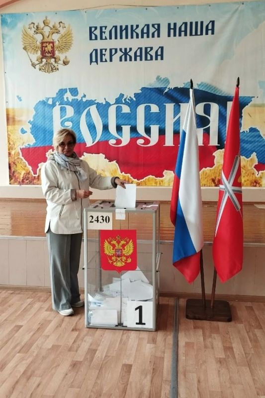 Депутаты Тульской городской Думы принимают участие в голосовании Депутаты Тульской городской Думы принимают участие в голосовании