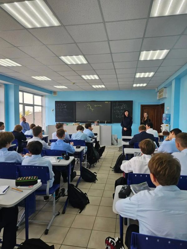 Правила Дорожной безопасности для учеников: от начальной школы до выпускников! Правила Дорожной безопасности для учеников: от начальной школы до выпускников!