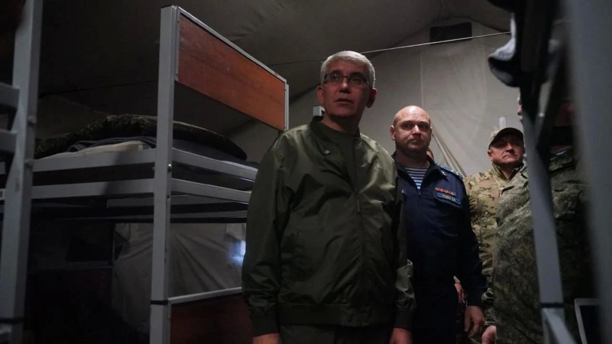Губернатор Дмитрий Миляев осмотрел расположение отряда тульских БАРСов Губернатор Дмитрий Миляев осмотрел расположение отряда тульских БАРСов