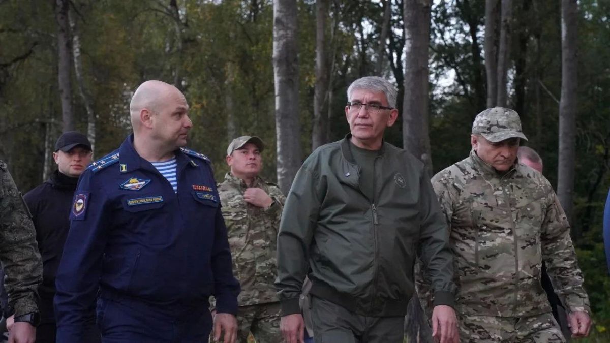 Губернатор Дмитрий Миляев осмотрел расположение отряда тульских БАРСов Губернатор Дмитрий Миляев осмотрел расположение отряда тульских БАРСов