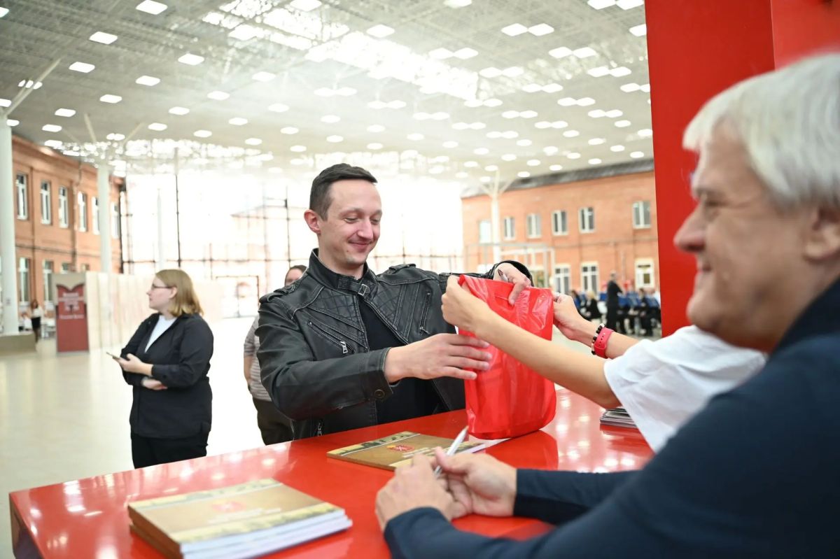 В Тульском кремле впервые работает туристический избирательный участок В Тульском кремле впервые работает туристический избирательный участок