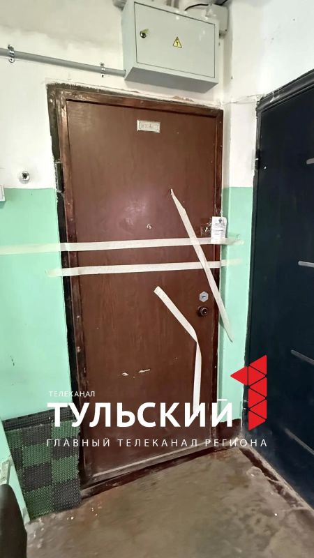 Жители тульской пятиэтажки почти три недели живут с трупным запахом