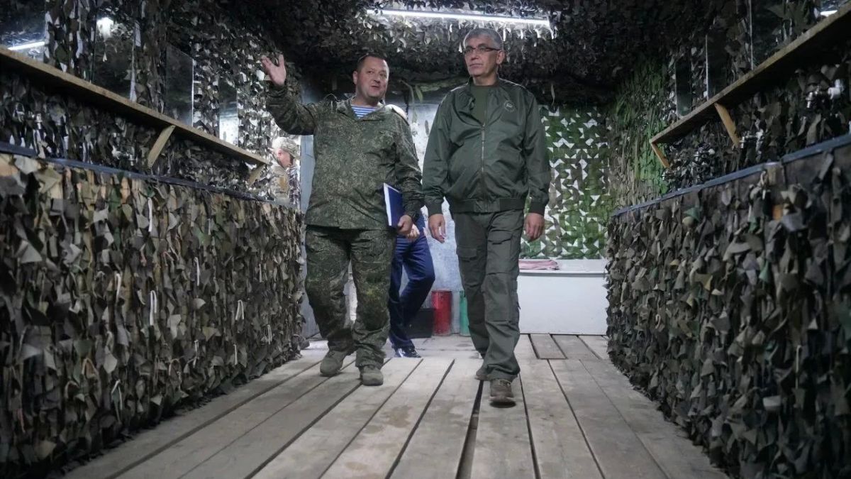 Губернатор Дмитрий Миляев осмотрел расположение отряда тульских БАРСов Губернатор Дмитрий Миляев осмотрел расположение отряда тульских БАРСов