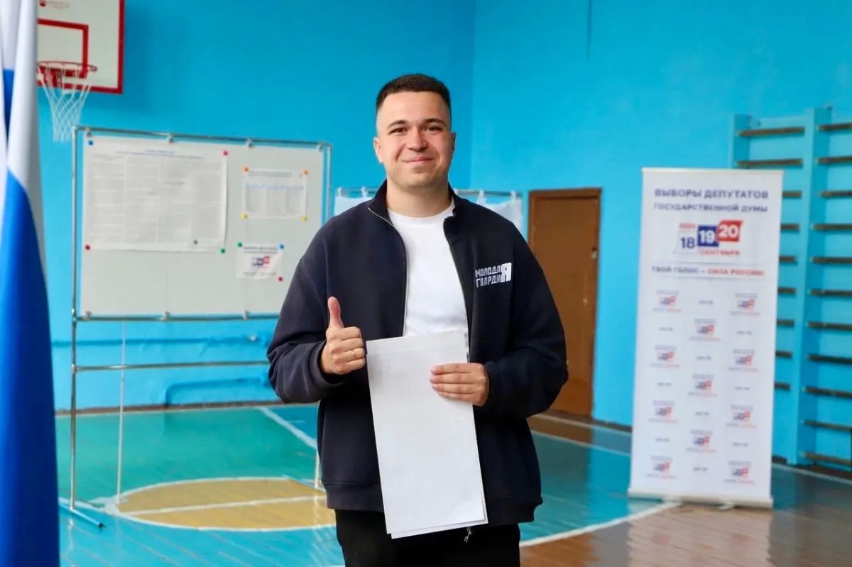 Депутаты Тульской городской Думы принимают участие в голосовании Депутаты Тульской городской Думы принимают участие в голосовании