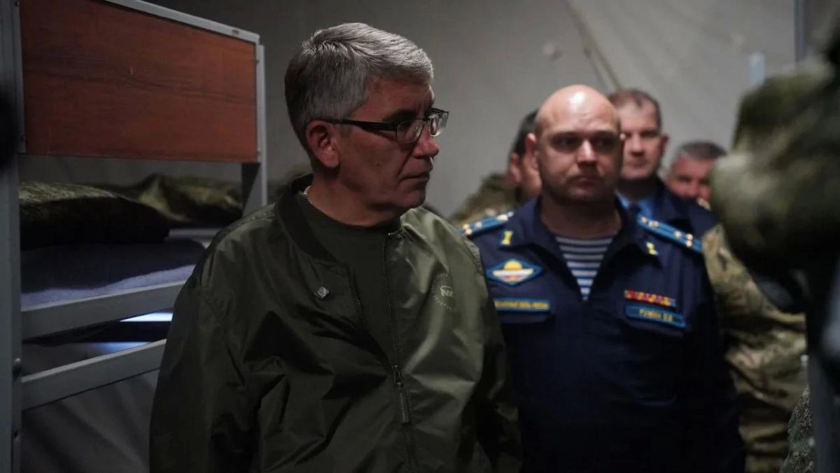 Губернатор Дмитрий Миляев осмотрел расположение отряда тульских БАРСов Губернатор Дмитрий Миляев осмотрел расположение отряда тульских БАРСов