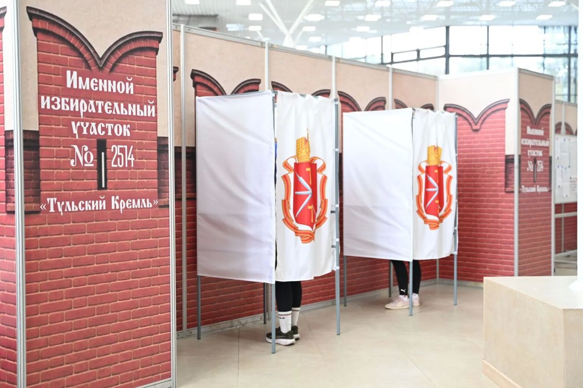 В Тульском кремле впервые работает туристический избирательный участок В Тульском кремле впервые работает туристический избирательный участок