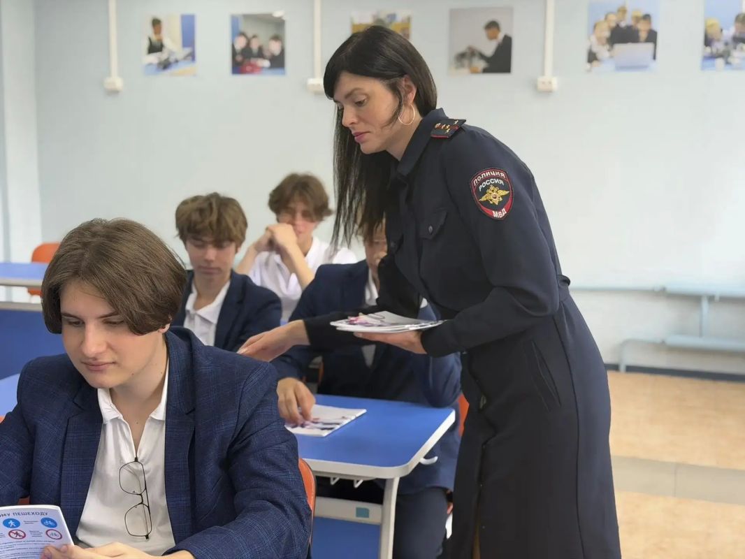 Правила Дорожной безопасности для учеников: от начальной школы до выпускников! Правила Дорожной безопасности для учеников: от начальной школы до выпускников!