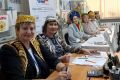 Вот так встречают члены избирательной комиссии избирателей на участке в Узловой