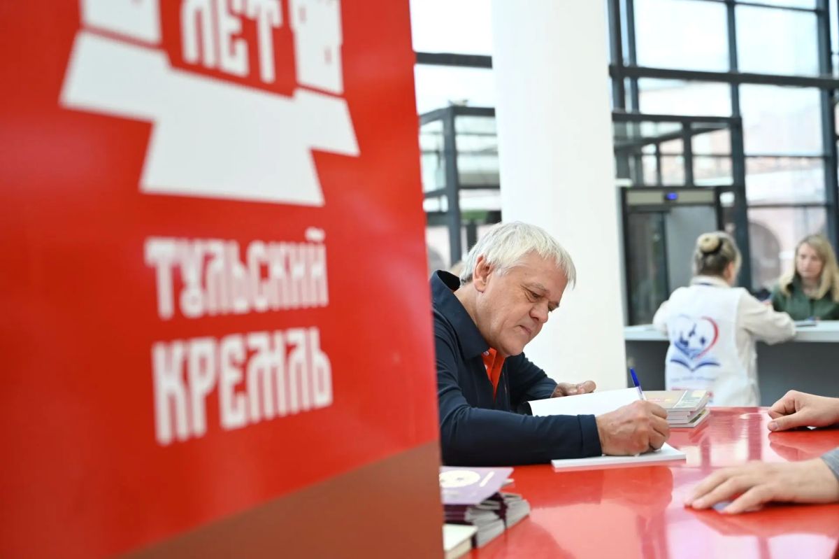 В Тульском кремле впервые работает туристический избирательный участок В Тульском кремле впервые работает туристический избирательный участок