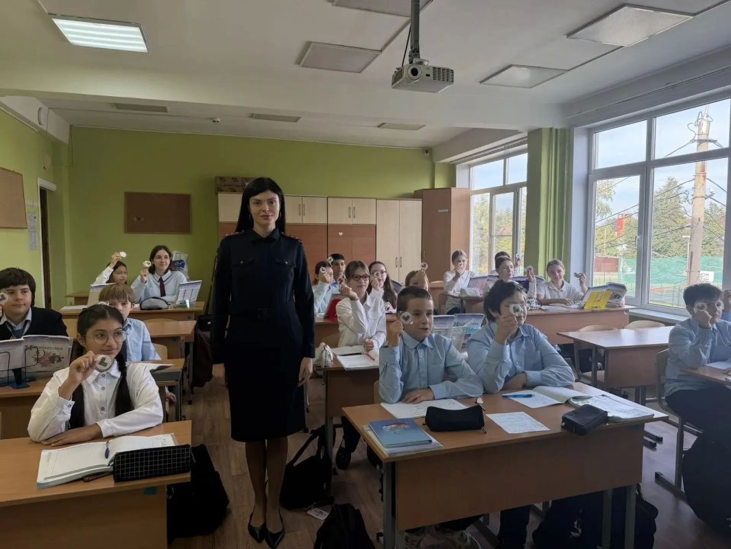 Правила Дорожной безопасности для учеников: от начальной школы до выпускников! Правила Дорожной безопасности для учеников: от начальной школы до выпускников!