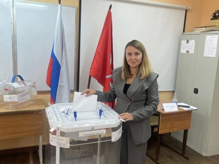 Депутаты Тульской городской Думы принимают участие в голосовании Депутаты Тульской городской Думы принимают участие в голосовании