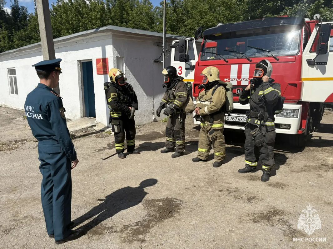 #ЛицаМЧС. От мечты о погонах до руководителя пожарно-спасательного поста Для кого-то выбор профессии начинается с конкретной мечты, для кого-то — с примера близкого человека #ЛицаМЧС. От мечты о погонах до руководителя пожарно-спасательного поста Для кого-то выбор профессии начинается с конкретной мечты, для кого-то — с примера близкого человека