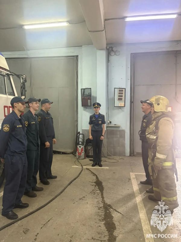 #ЛицаМЧС. От мечты о погонах до руководителя пожарно-спасательного поста Для кого-то выбор профессии начинается с конкретной мечты, для кого-то — с примера близкого человека #ЛицаМЧС. От мечты о погонах до руководителя пожарно-спасательного поста Для кого-то выбор профессии начинается с конкретной мечты, для кого-то — с примера близкого человека