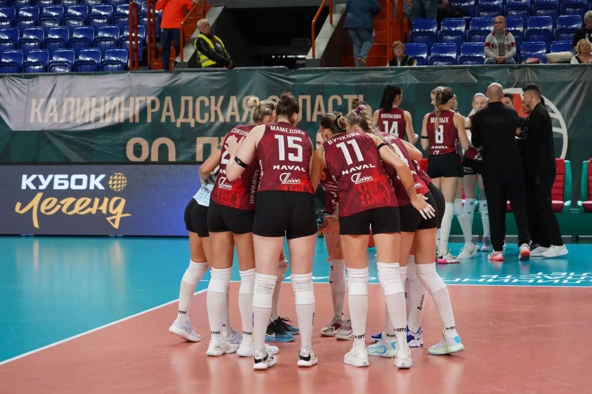«Тулица» проиграла «Уралочке-НТМК» на «Кубке легенд» 2:3 «Тулица» проиграла «Уралочке-НТМК» на «Кубке легенд» 2:3