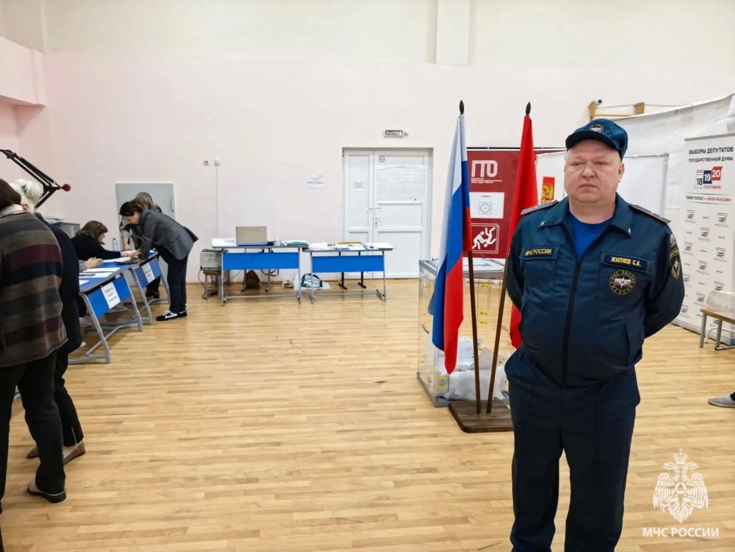 Сотрудники МЧС России завершили дежурства на избирательных участках Тульской области Сотрудники МЧС России завершили дежурства на избирательных участках Тульской области