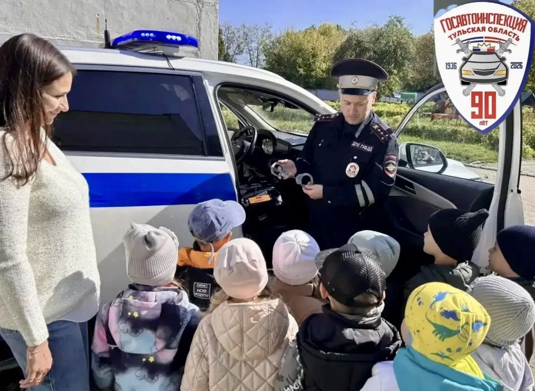 Патрульный автомобиль у детского сада: в Донском воспитанники получили свою «дорожную суперсилу»! Патрульный автомобиль у детского сада: в Донском воспитанники получили свою «дорожную суперсилу»!