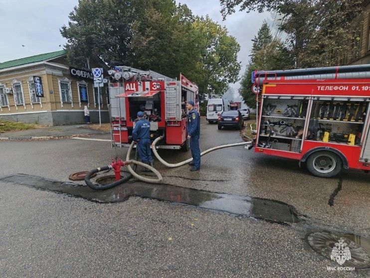 За сутки тульские спасатели потушили пять пожаров За сутки тульские спасатели потушили пять пожаров