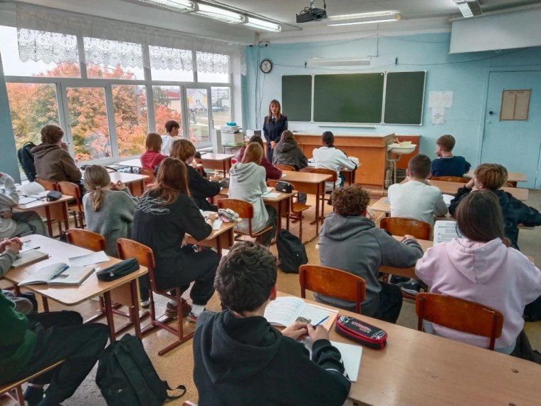 Сотрудники ОМВД России «Веневский» предупредили школьников о новых способах вовлечения в преступную деятельность Сотрудники ОМВД России «Веневский» предупредили школьников о новых способах вовлечения в преступную деятельность