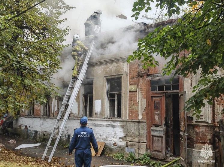 За сутки тульские спасатели потушили пять пожаров За сутки тульские спасатели потушили пять пожаров