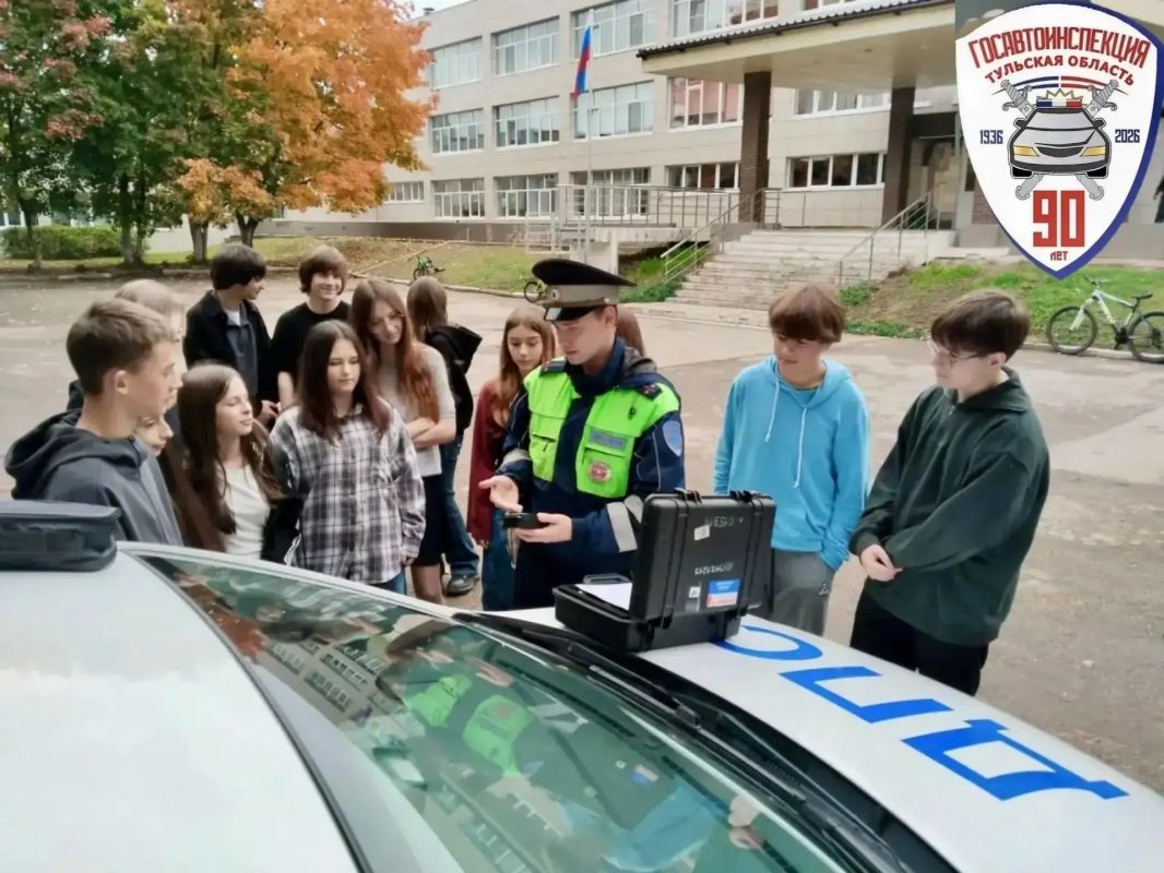 В рамках Всероссийской недели безопасности сотрудники Госавтоинспекции Тульской области провели урок дорожной грамоты для школьников В рамках Всероссийской недели безопасности сотрудники Госавтоинспекции Тульской области провели урок дорожной грамоты для школьников