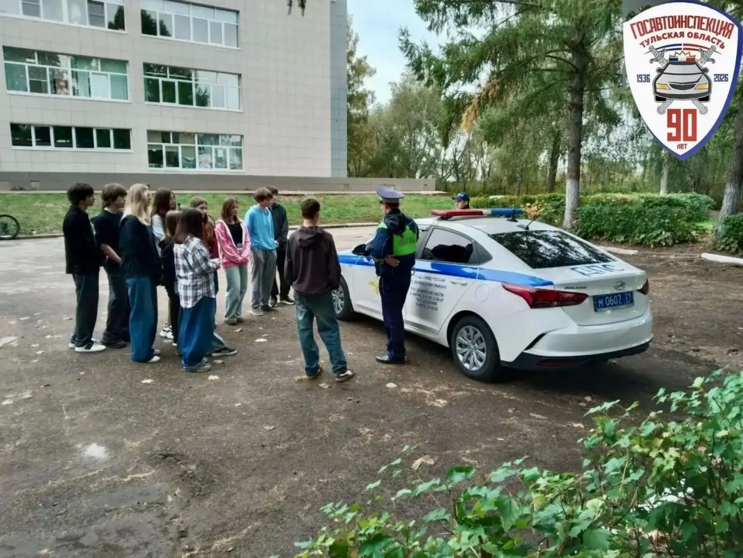 В рамках Всероссийской недели безопасности сотрудники Госавтоинспекции Тульской области провели урок дорожной грамоты для школьников В рамках Всероссийской недели безопасности сотрудники Госавтоинспекции Тульской области провели урок дорожной грамоты для школьников