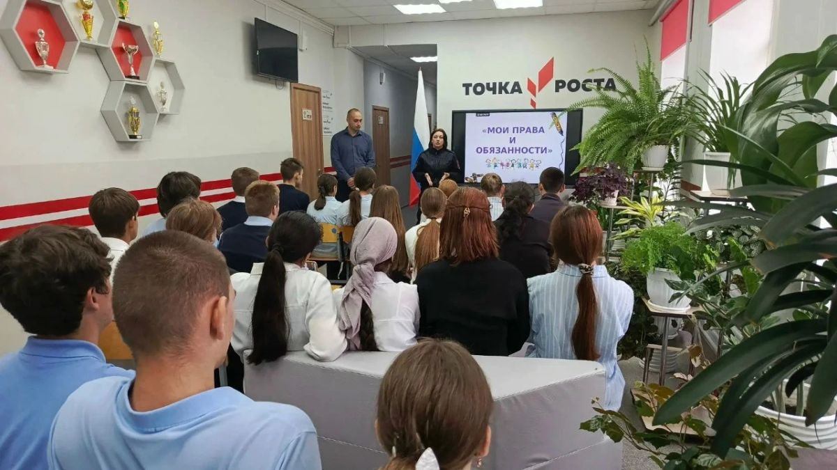 Сотрудники отделения полиции «Тепло-Огаревское» провели профилактическую беседу с учащимися Волчье-Дубравской школы Сотрудники отделения полиции «Тепло-Огаревское» провели профилактическую беседу с учащимися Волчье-Дубравской школы