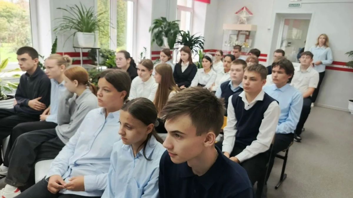Сотрудники отделения полиции «Тепло-Огаревское» провели профилактическую беседу с учащимися Волчье-Дубравской школы Сотрудники отделения полиции «Тепло-Огаревское» провели профилактическую беседу с учащимися Волчье-Дубравской школы