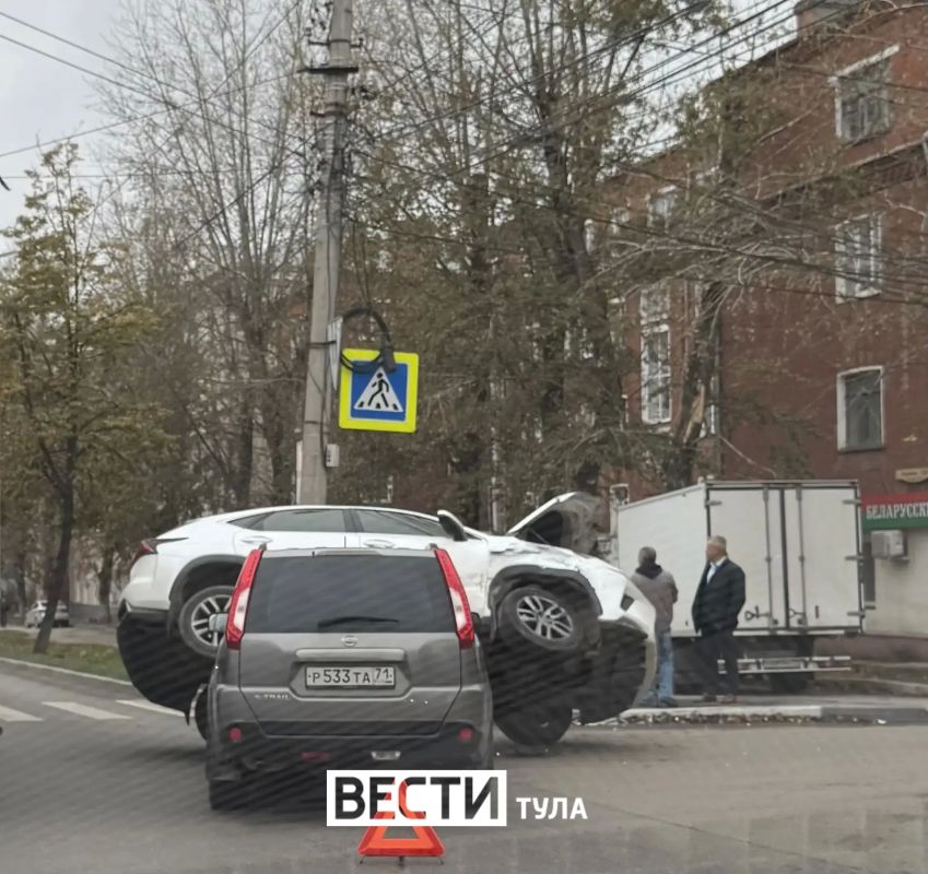 ДТП на перекрёстке улиц Кирова и Глинки ДТП на перекрёстке улиц Кирова и Глинки