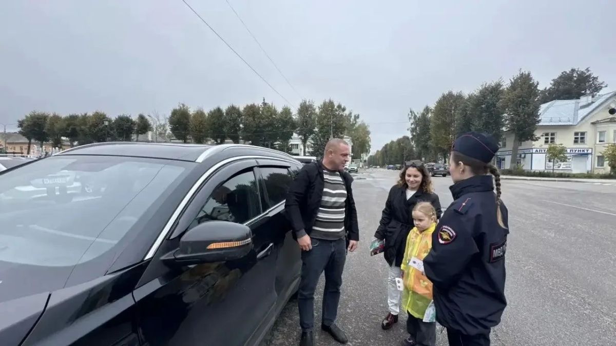Сотрудники Госавтоинспекции города Новомосковска и Щекинского района Тульской области провели акцию «Ребенок – главный пассажир» Сотрудники Госавтоинспекции города Новомосковска и Щекинского района Тульской области провели акцию «Ребенок – главный пассажир»