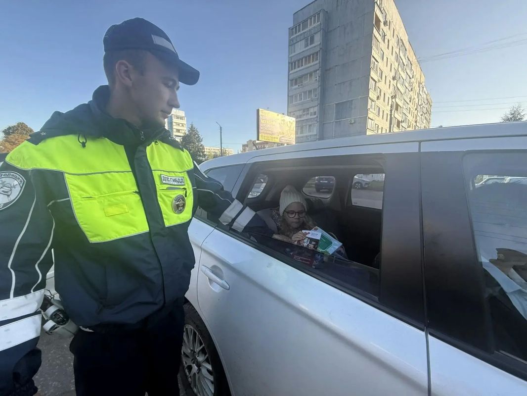 Сотрудники Госавтоинспекции города Новомосковска и Щекинского района Тульской области провели акцию «Ребенок – главный пассажир» Сотрудники Госавтоинспекции города Новомосковска и Щекинского района Тульской области провели акцию «Ребенок – главный пассажир»
