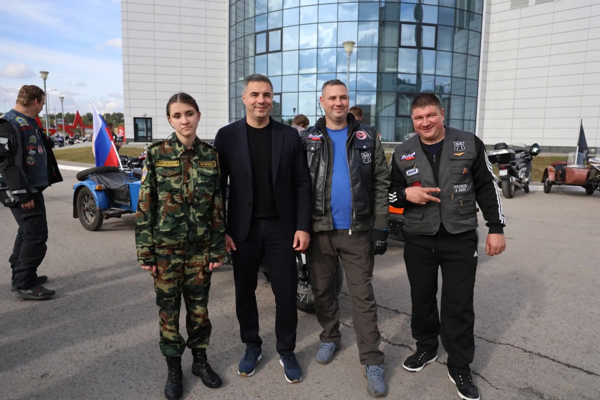 Алексей Эрк приветствовал участников мотопробега в честь воссоединения Донбасса и Новороссии с Россией Алексей Эрк приветствовал участников мотопробега в честь воссоединения Донбасса и Новороссии с Россией
